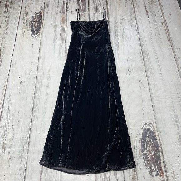 TAHARI Formal Dress NWT Dark Crushed Gray Velvet Evening Gown Rhinestone Size 14 - Picture 9 of 15